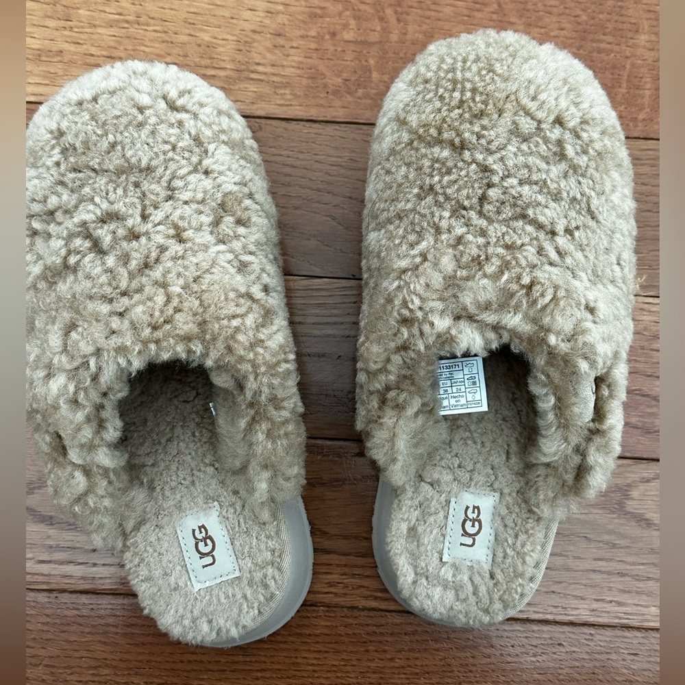UGG Maxi Curly Platform